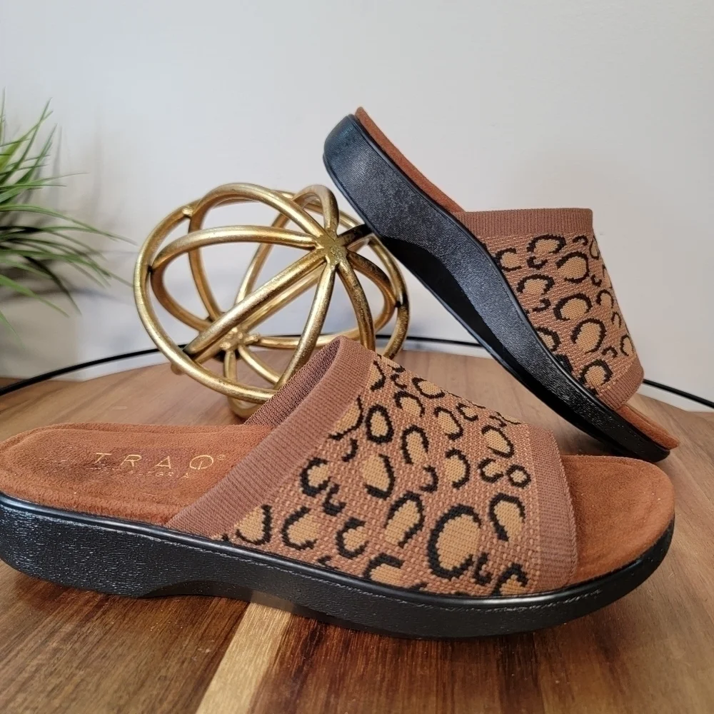 Traq by Alegria Leopard Knit Slide Sandals Comfy Size 36